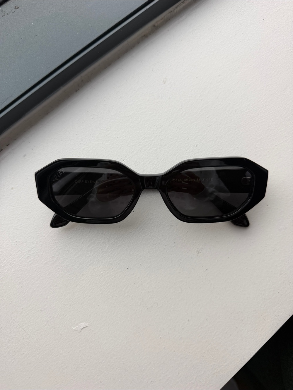 Diff Eyewear Black Geometric Sunglasses